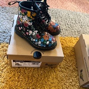 Dr. Martin 1460 floral boot sz 9